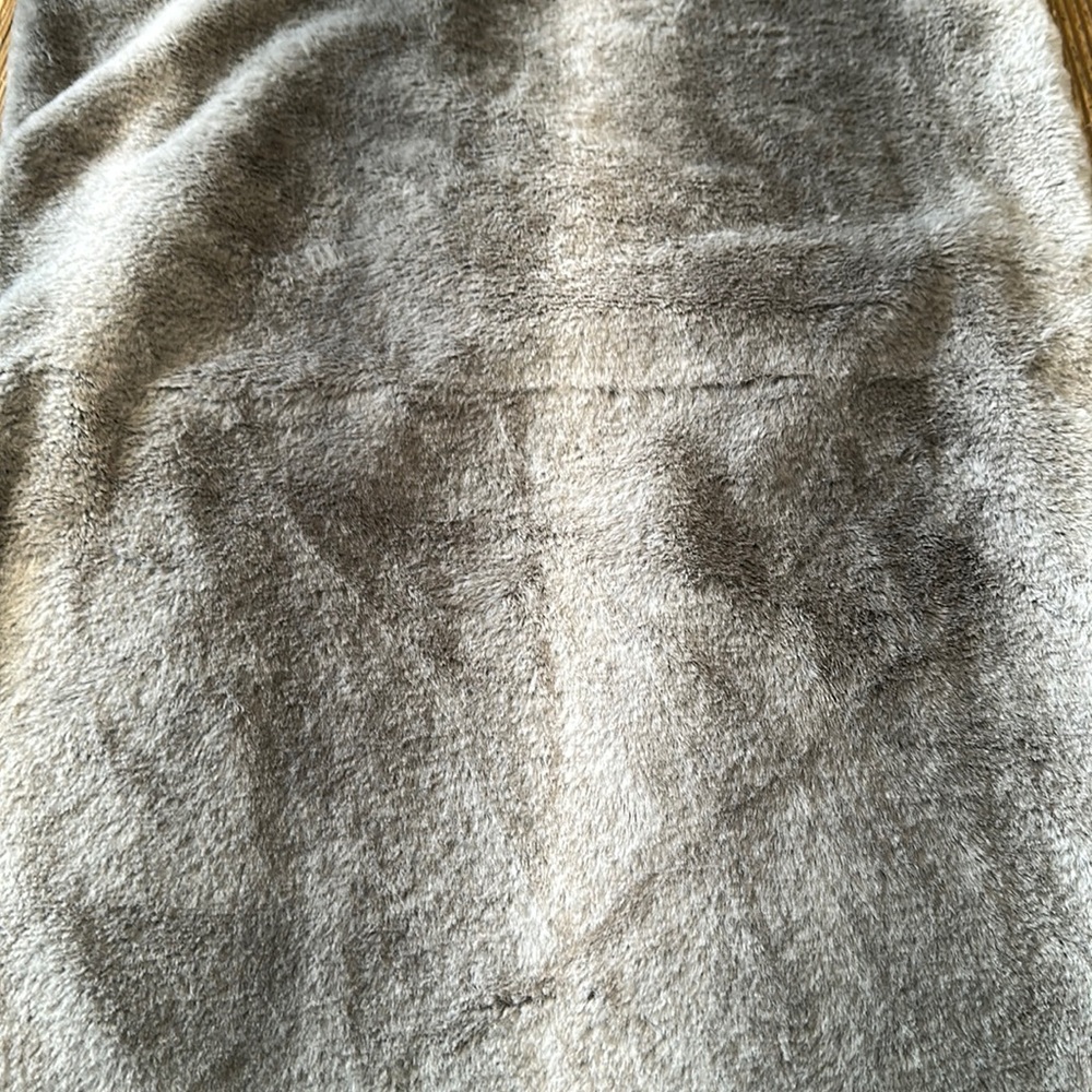 2 gray Threshold Faux Fur Bed Pillow Shams nwot standard 20x25”